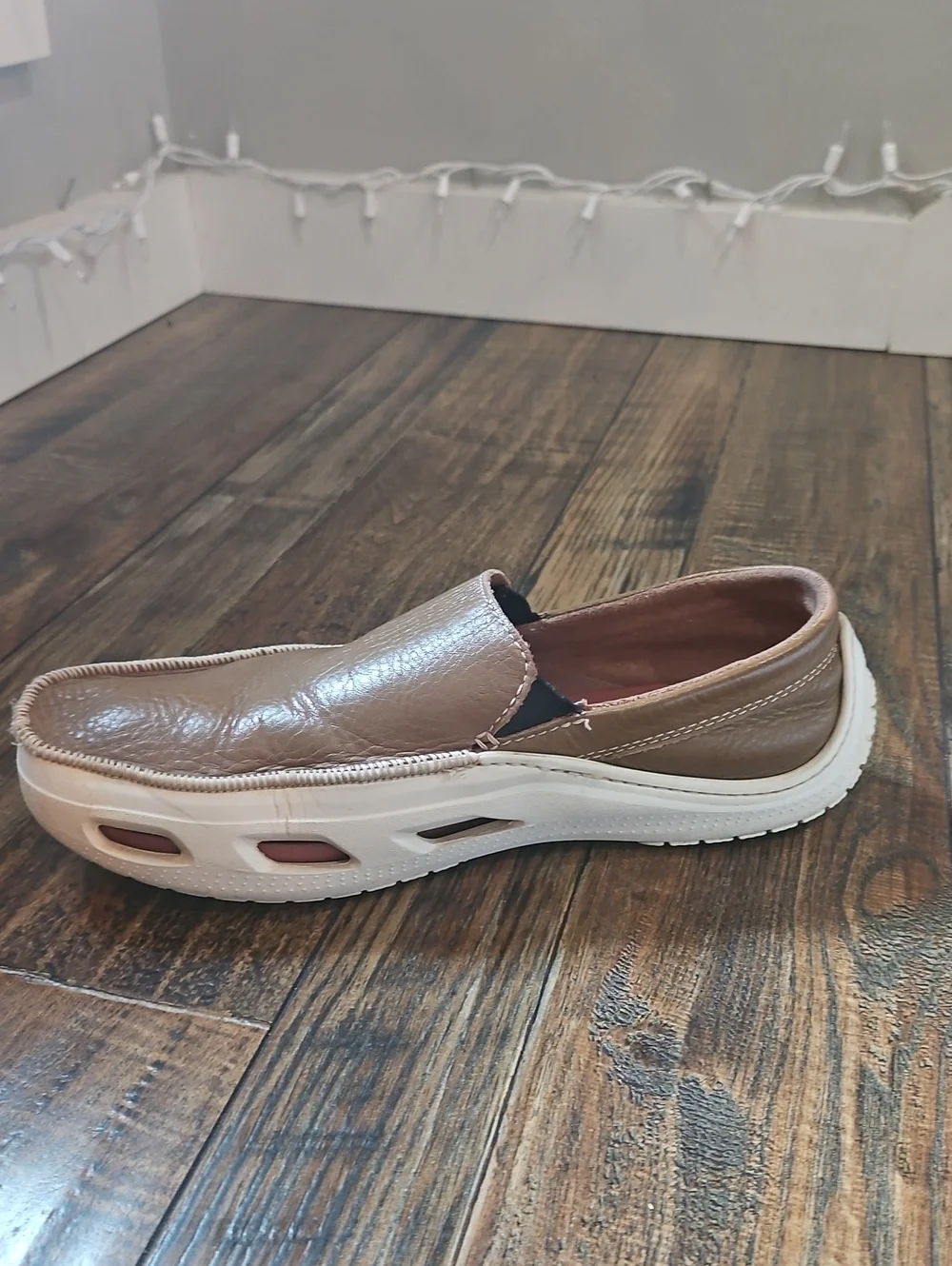 CROCS Tideline Tan Brown Leather‎ Slip-On Loafers with Beige Sole